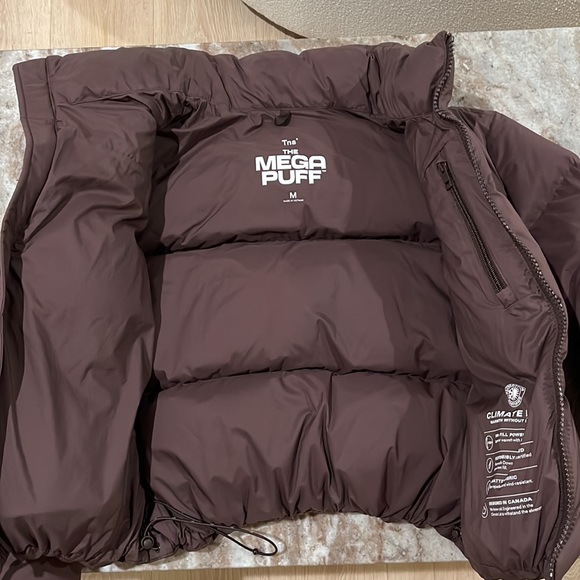 ARITZIA MEGA PUFF - Picture 8 of 10